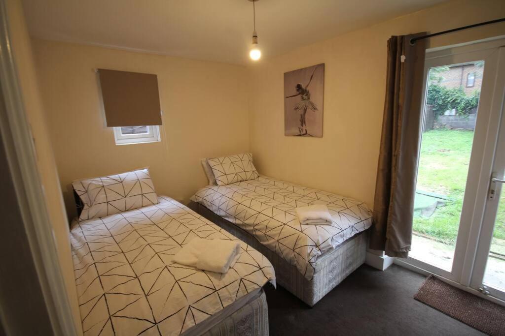 Willesden Lodge Лондон Экстерьер фото